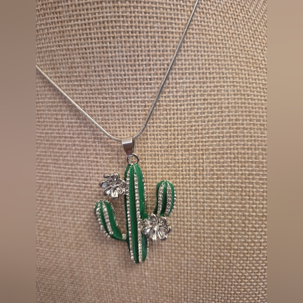 Paparazzi Green and Silver Cactus Necklace And Earrings Set.
